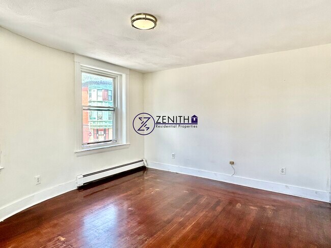 Building Photo - 376 Washington St