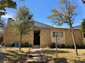 Building Photo - 10525 Boedeker St