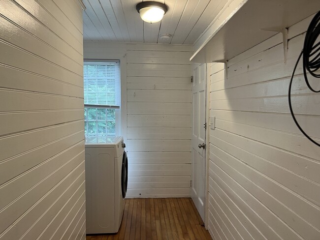Building Photo - 52 Elmwood St