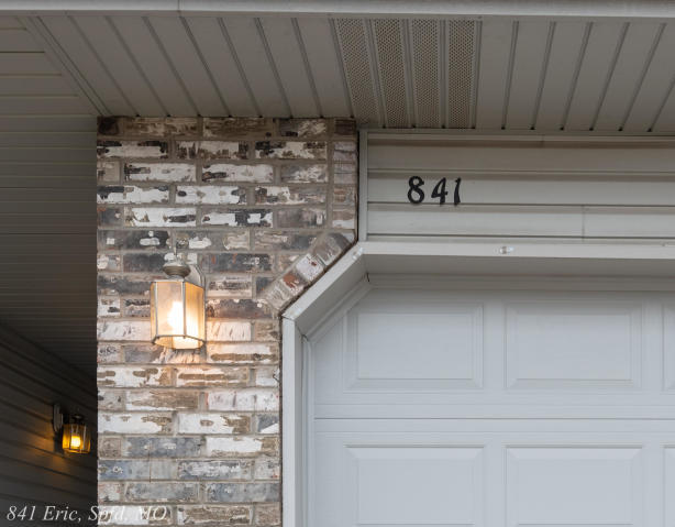 Building Photo - 841 S Eric St