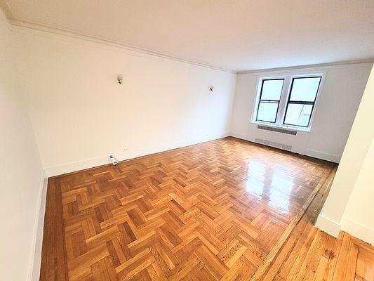 Foto principal - 1 bedroom in Bronx NY 10471