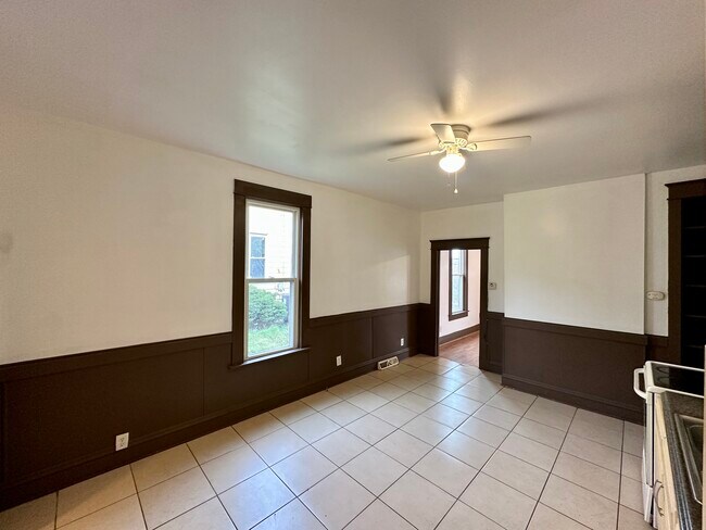 Foto del edificio - 154 Elmwood St