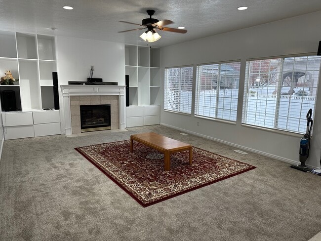 Foto del edificio - 2824 Ivory Way S