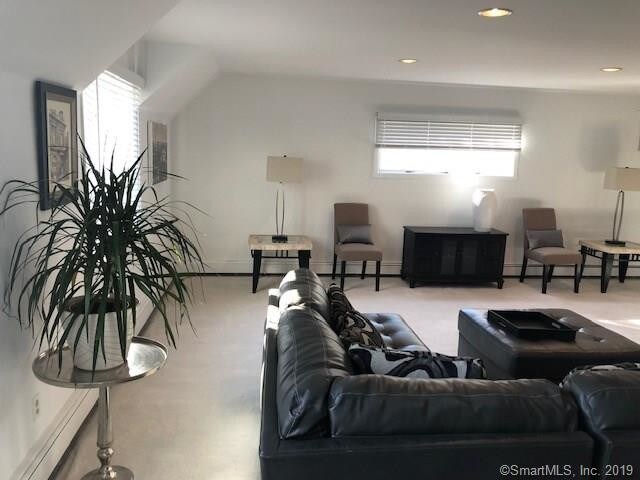 Foto del edificio - 1865 Elm St