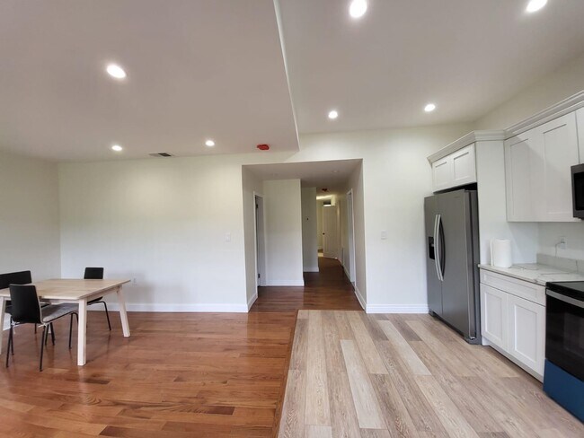 Building Photo - 447 Gregory Ave