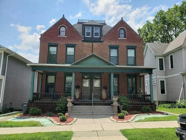 Building Photo - 608 Fenelon Pl