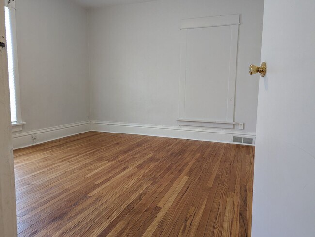 Foto del edificio - 2 BEDROOM NEAR DOWNTOWN