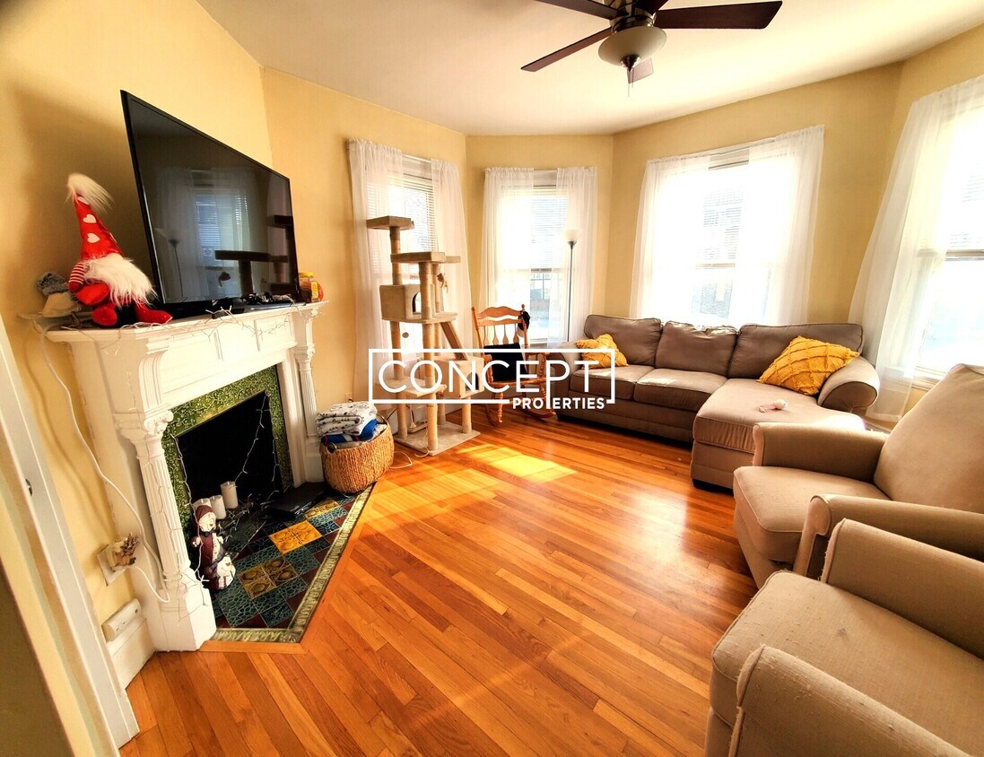 Primary Photo - 381 Highland Ave