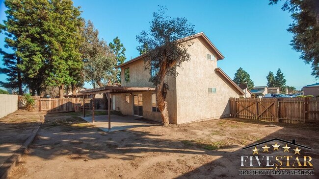 Building Photo - 4520 Country Wood Ln