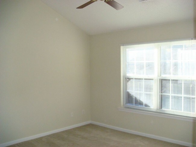Building Photo - 5525 Gateway Pl