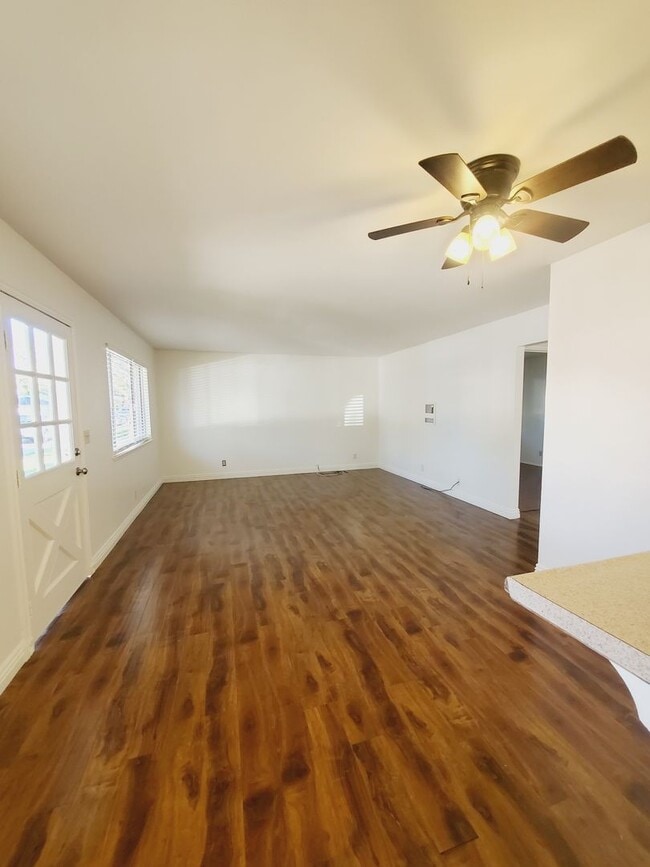 Foto del edificio - Charming Two Bedroom Manor Condo