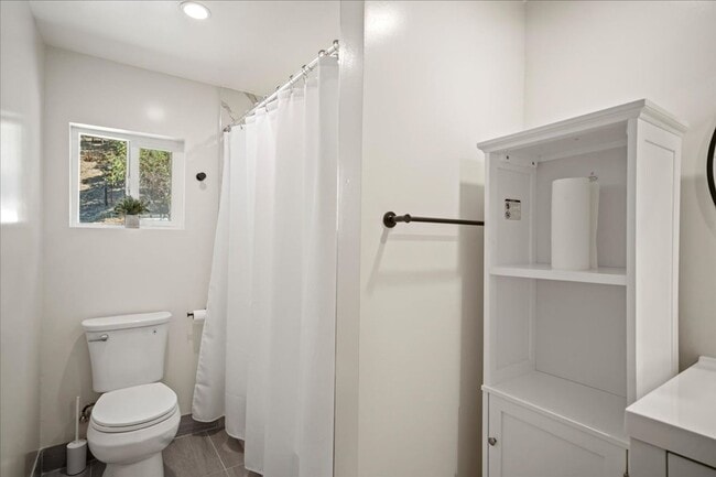 Foto del edificio - 272 W Carmel Valley Rd