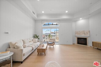 Building Photo - 309 S Mariposa Ave