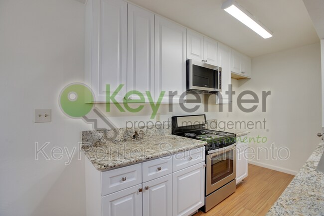 Foto del edificio - 4504 Greenholme Dr