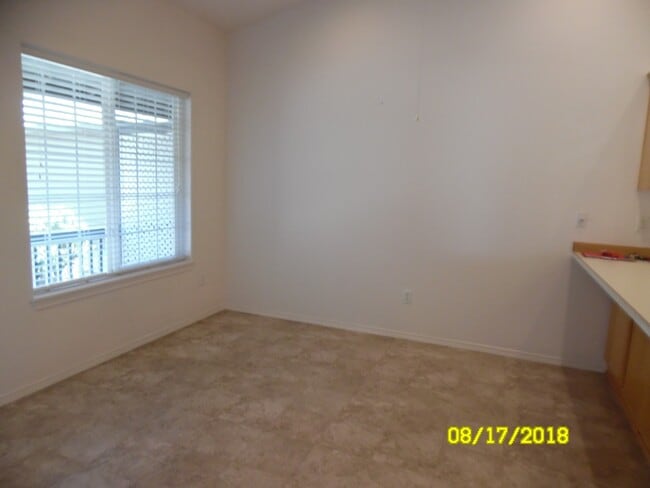 Foto del edificio - 565 NW Meadows Dr