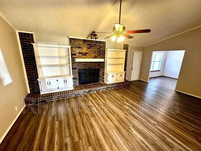Foto del edificio - 2813 Greenfield Dr