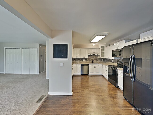 Building Photo - 2408 Ravine Dr