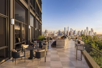 Rooftop Lounge & BBQs - 505 Summit