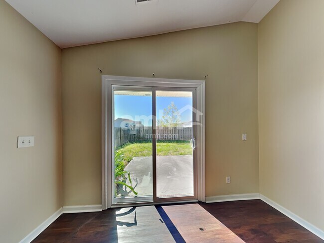 Foto del edificio - 117 Lakepointe Dr