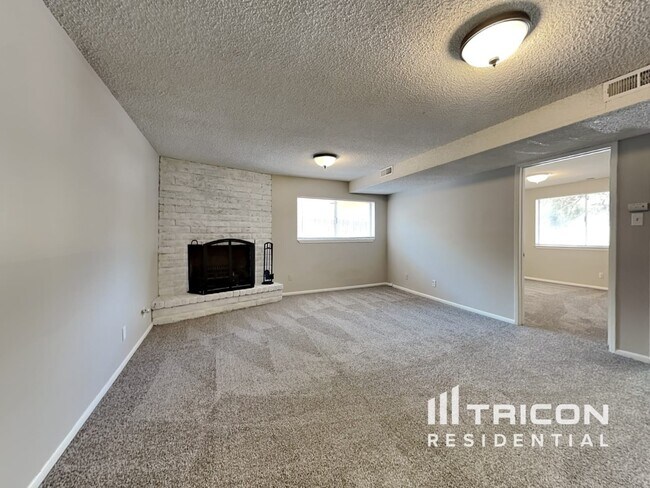 Building Photo - 1270 Kings Row