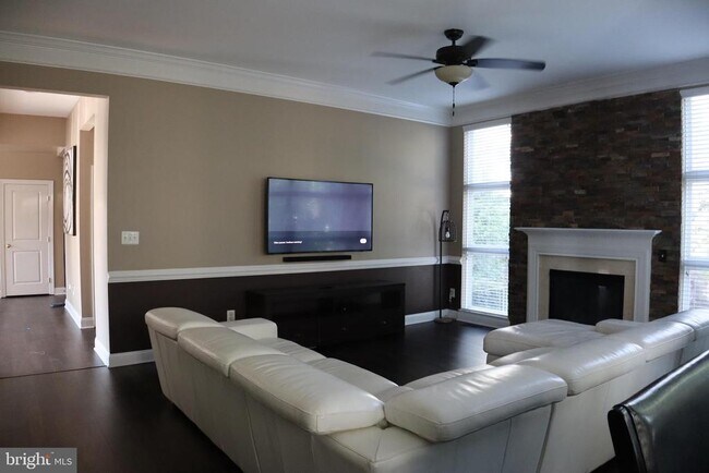 Building Photo - 9229 Falling Water Dr