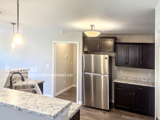 Foto del edificio - 121 Beaver Brook Pl