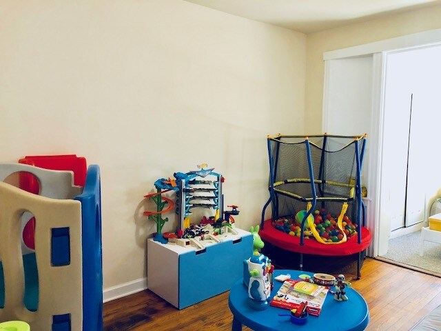 Foto del edificio - 1913 W Foster Ave