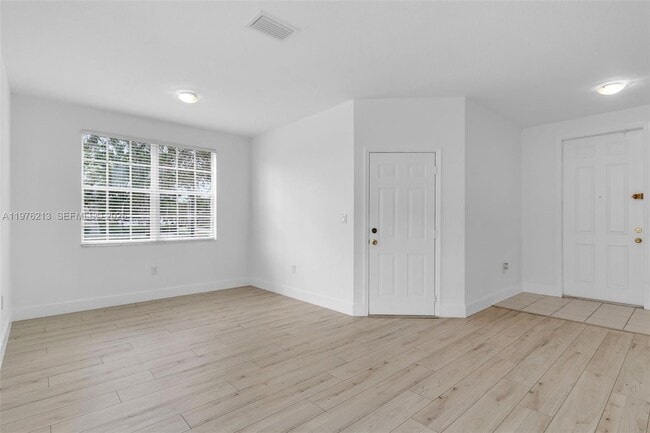 Foto del edificio - 925 SW 152nd Ct