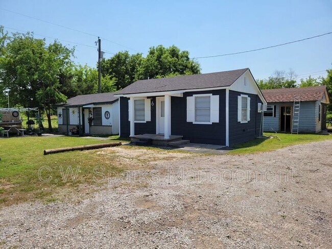 Building Photo - 1901 E Hwy 276