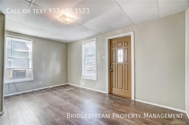 Building Photo - Cozy Studio Unit Available in Troy near Ma...
