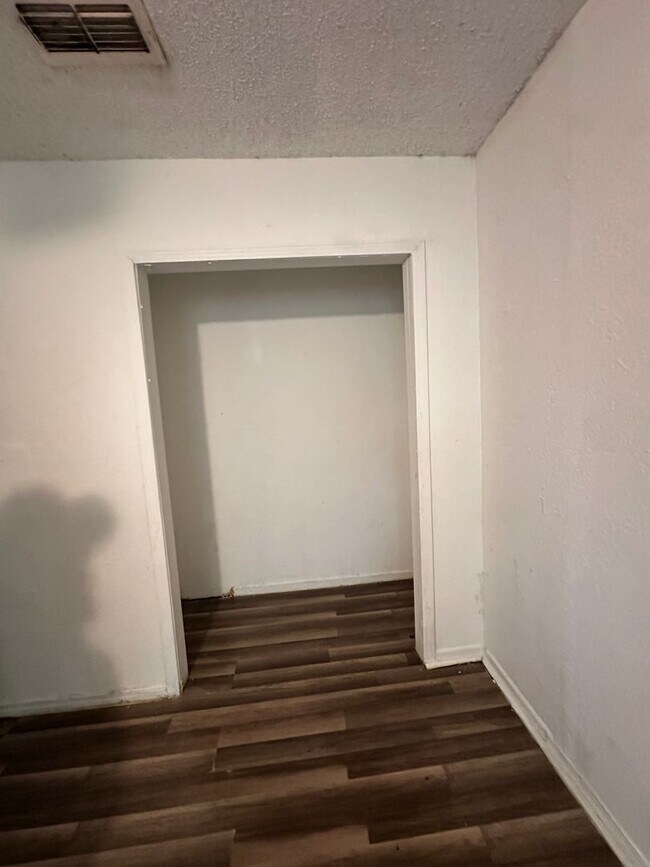 Foto del edificio - 407 W AVENUE E.