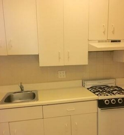 Building Photo - 23 W 12th St