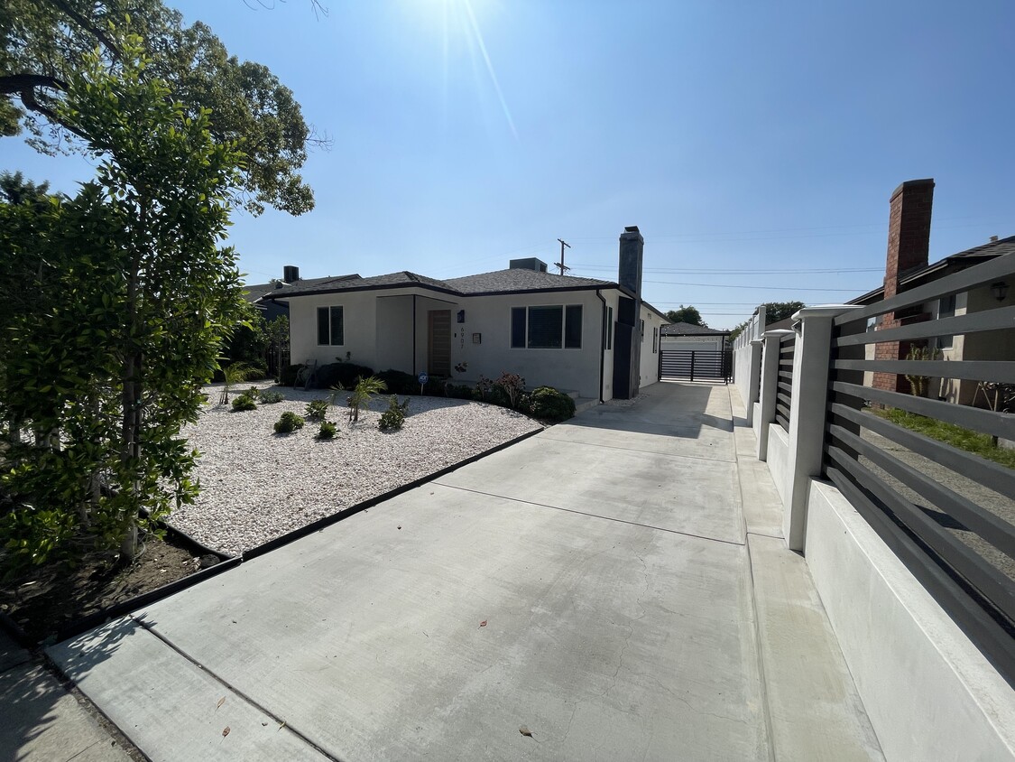 Primary Photo - 6907 Goodland Ave