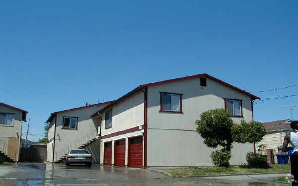 Building Photo - 1335 Burbeck Ave