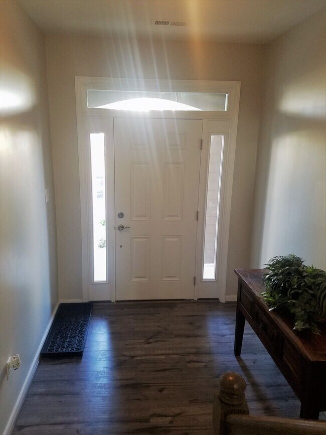 Foto del edificio - Gorgeous 3 story townhome in West End Henrico with loads of upgrades!