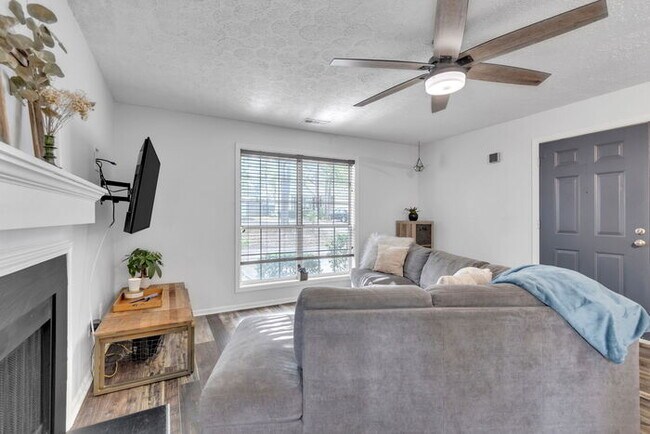 Building Photo - Beautiful 2 Bedroom/1 Bathroom Greenville ...