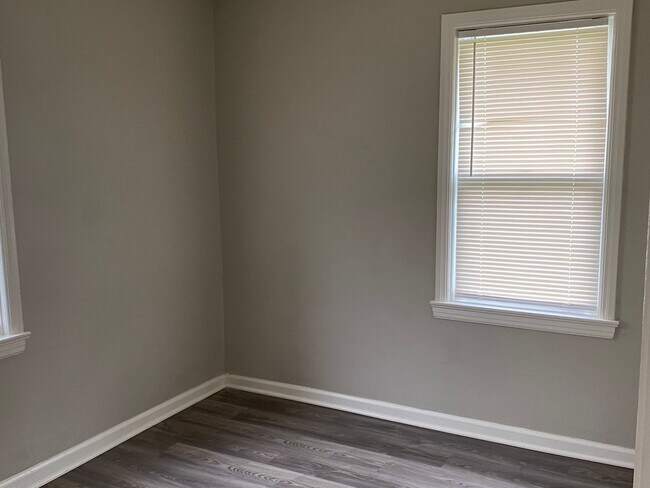 Building Photo - Beautifully remodeled 3 bedroom home