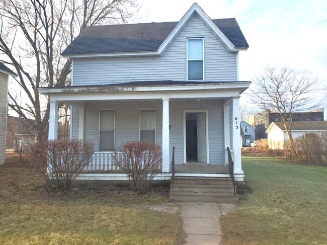 Building Photo - 613 Chippewa St
