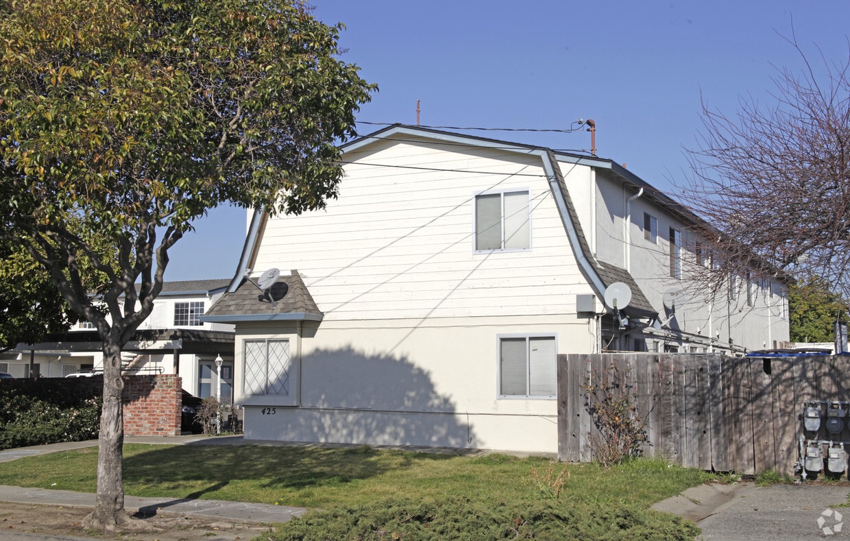 Building Photo - 425 Ranker Pl