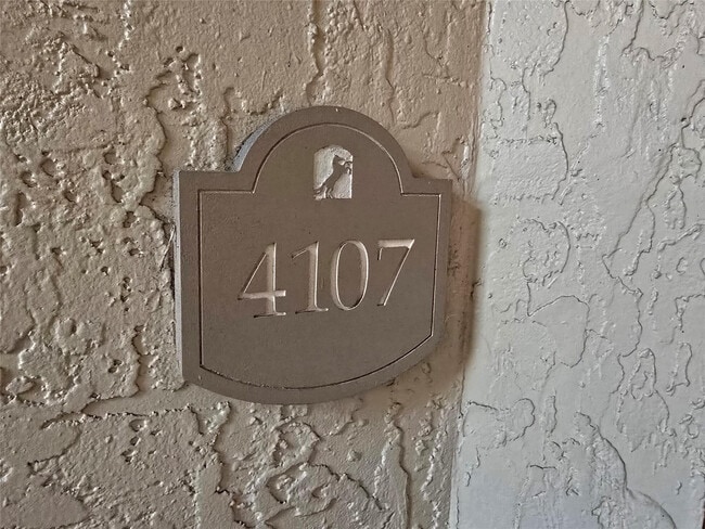 Building Photo - 2846 S University Dr