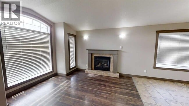 Photo du bâtiment - 11246-1175A 75a Ave