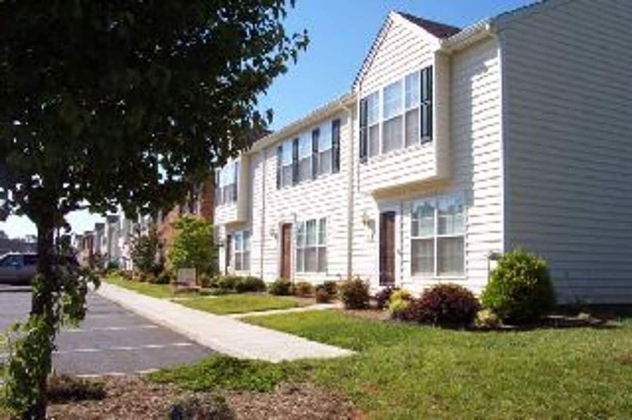 2 Bedroom Townhouse in Village at Greenview - 2 Bedroom Townhouse in Village at Greenview