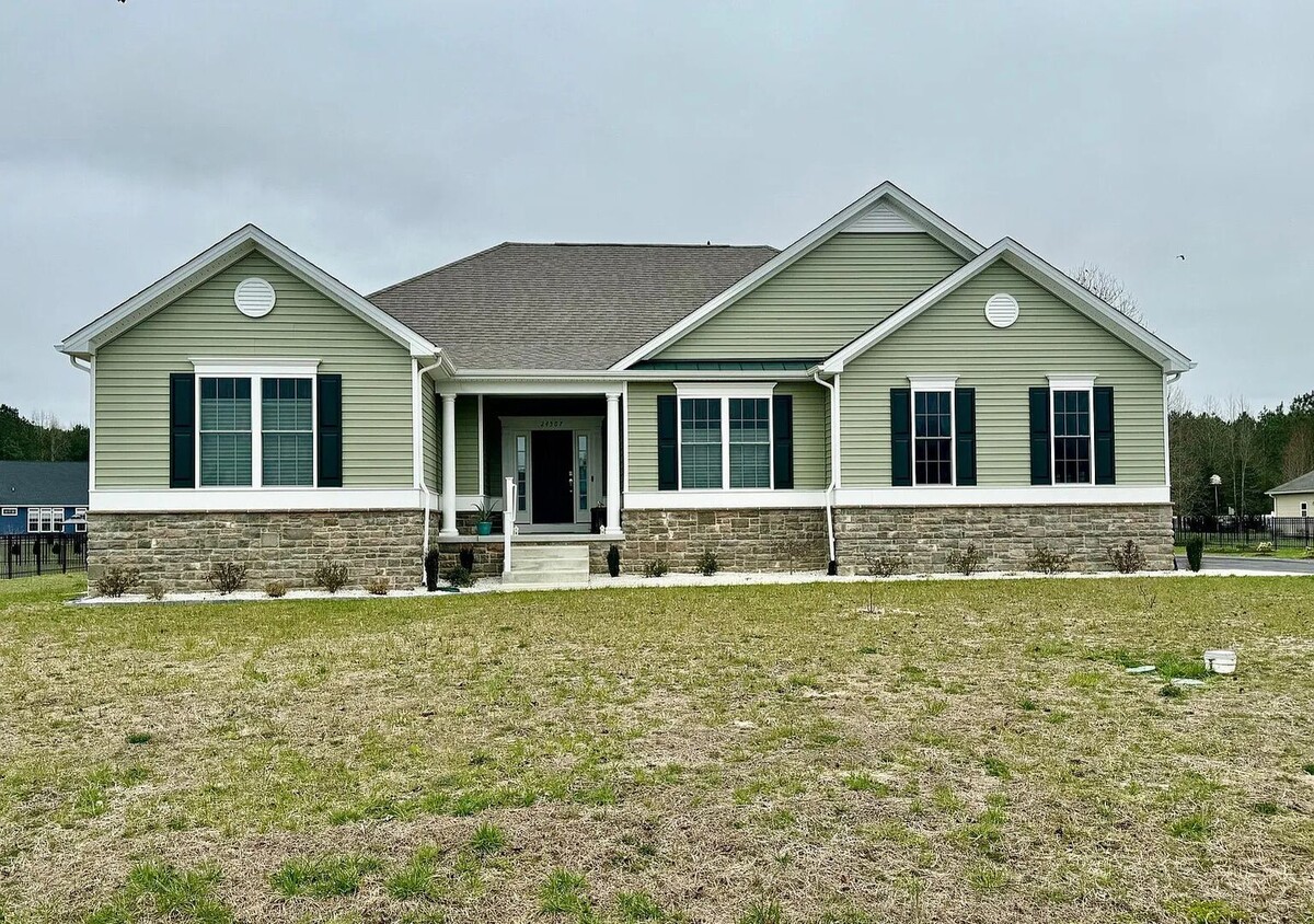 Primary Photo - For Rent: Stunning 4-Bedroom Ranch, Presti...