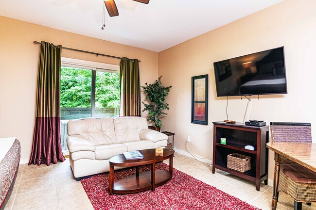 Foto del edificio - 945 Registry Blvd
