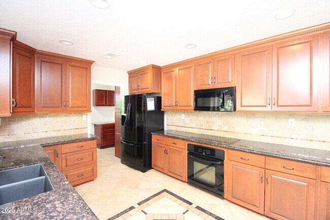 Building Photo - 9008 E Friess Dr