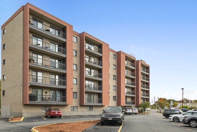 Building Photo - 207 Shirley Ave