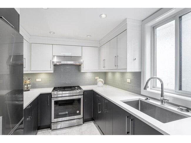 Building Photo - 10993 Lyon Rd