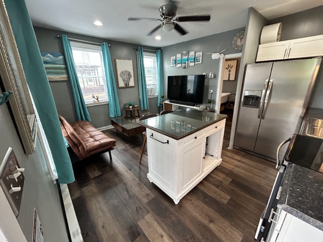 Building Photo - 193 Queen St