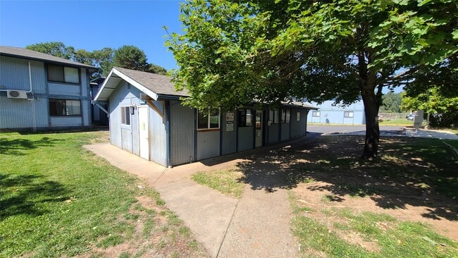 Building Photo - 200 NE Rhine Village Dr