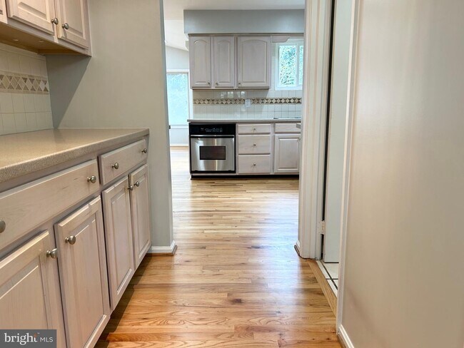 Building Photo - 410 Ayr Hill Ave NE